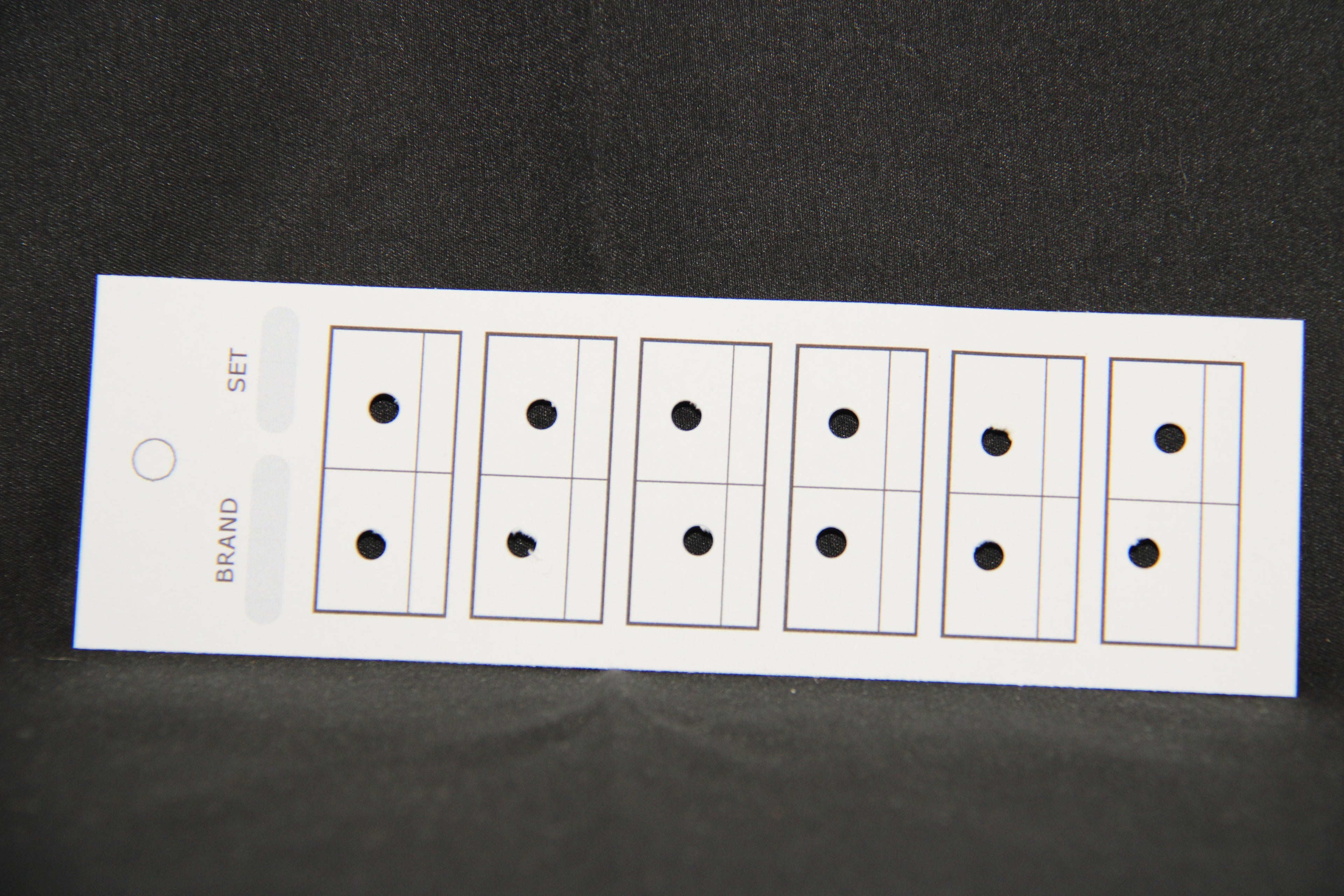 5 Farbkarten mit 12 Quadraten